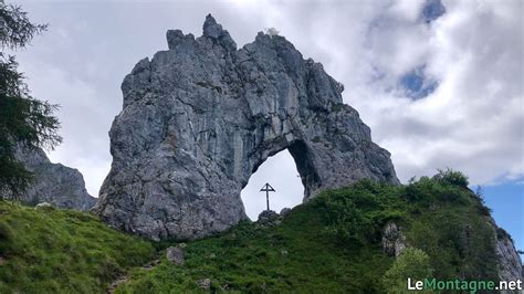 croce sulla porta di prada|Porta di Prada sul Grignone dal Cainallo .